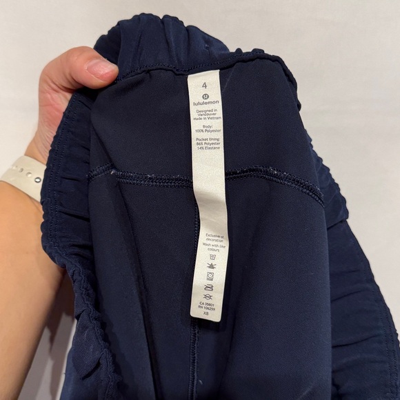 Lululemon On The Fly Short Woven 2.5” True Navy Size 4 - Picture 8 of 9
